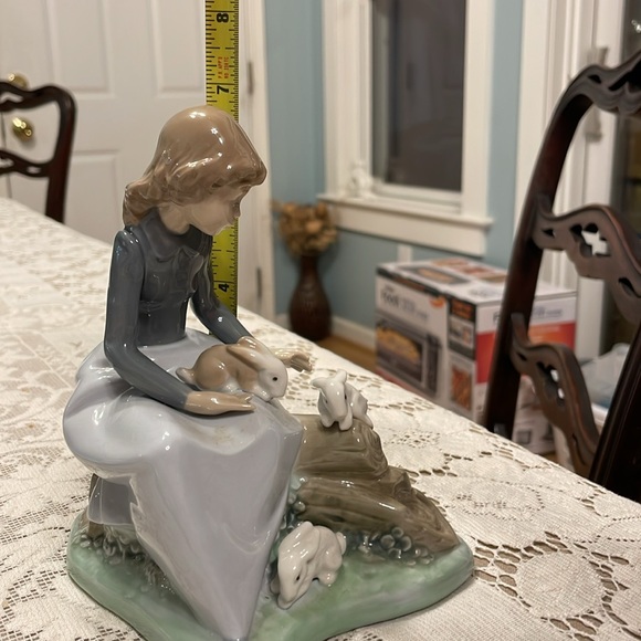 NAO by LLADRO #1026 Peaceful Moment Girl w/ 3 Rabbits ceramic retired figurine - Picture 7 of 7
